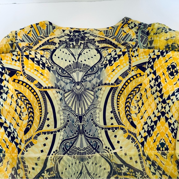 Live and Let Live Woman's Pull Over Size 2X Embellished V Neck Yellow Geometric - Picture 7 of 16